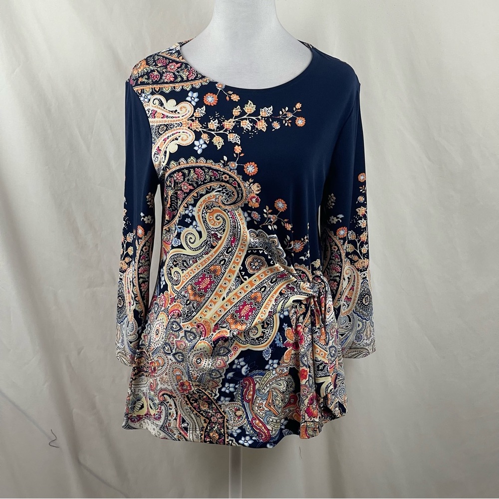 Chico’s Navy Pink White Floral Shirt NWOT Size 4 - Picture 2 of 13